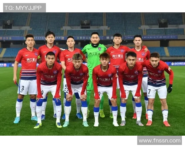 赛后复盘：上海足球队与重庆足球队的团队协作与战术分析探讨